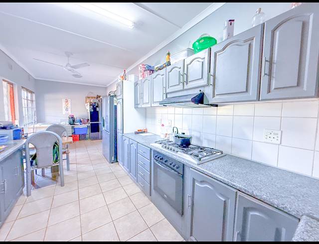 3 BEDROOM HOUSE FOR SALE IN GRANTHAM PARK